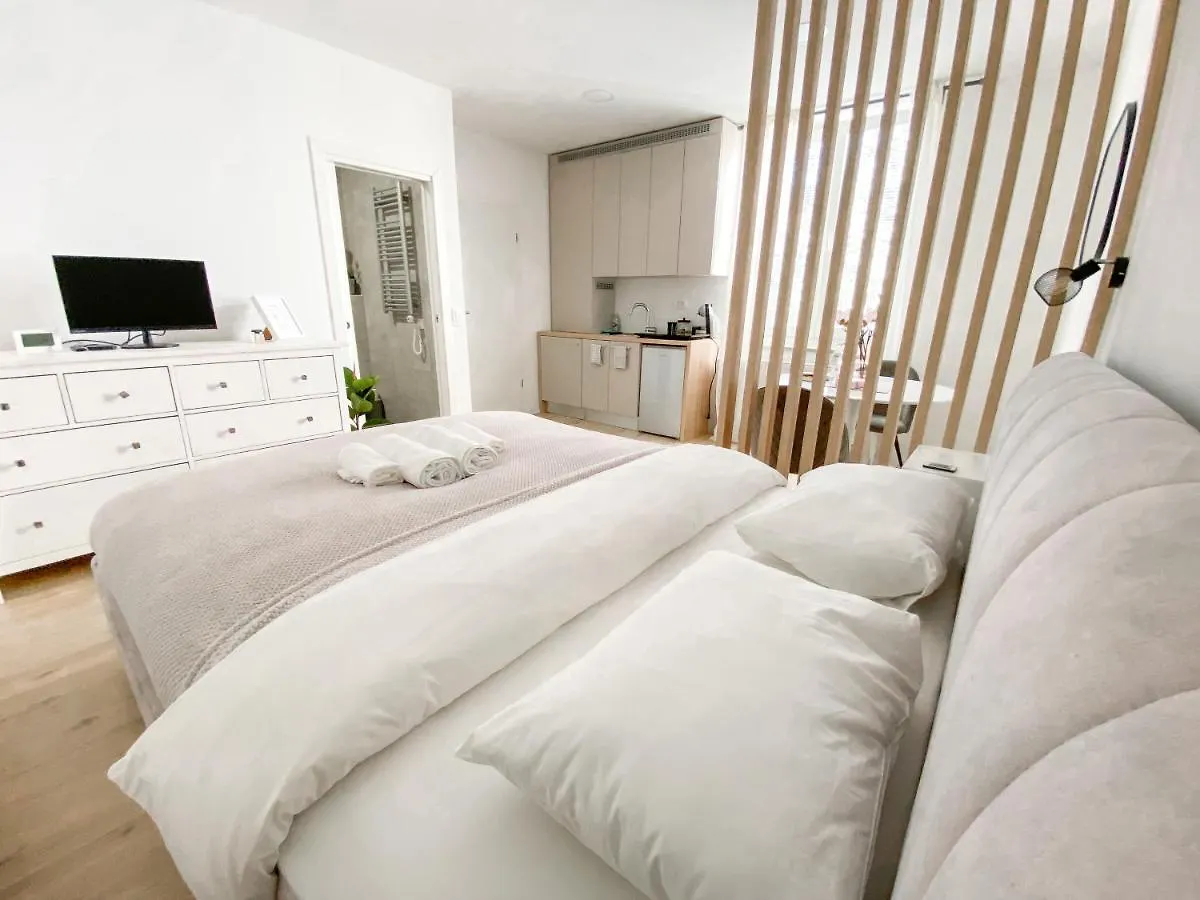 Classy & Cozy Apartment Ljubljana 0*,
